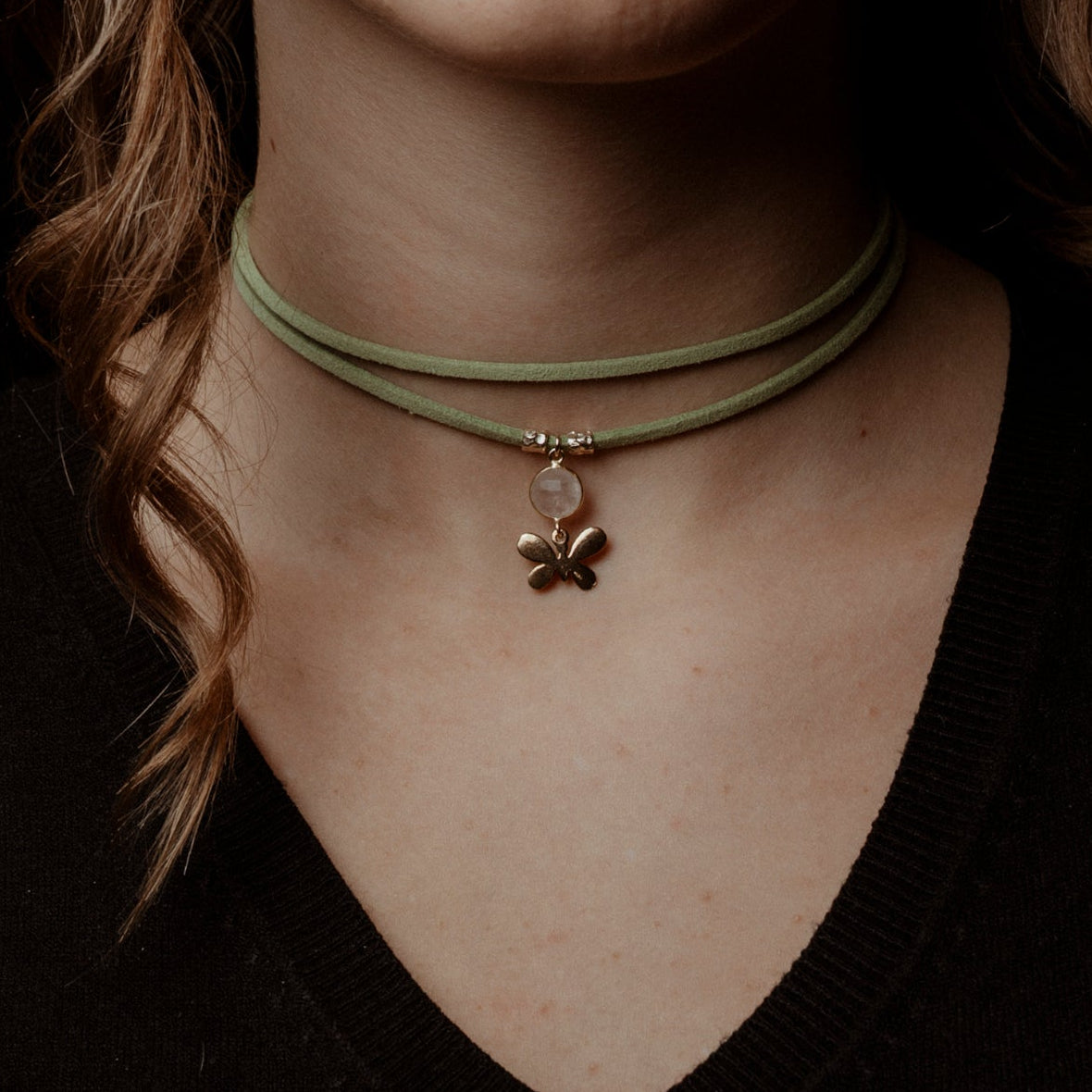 cordino verde, quarzo rosa e farfalla