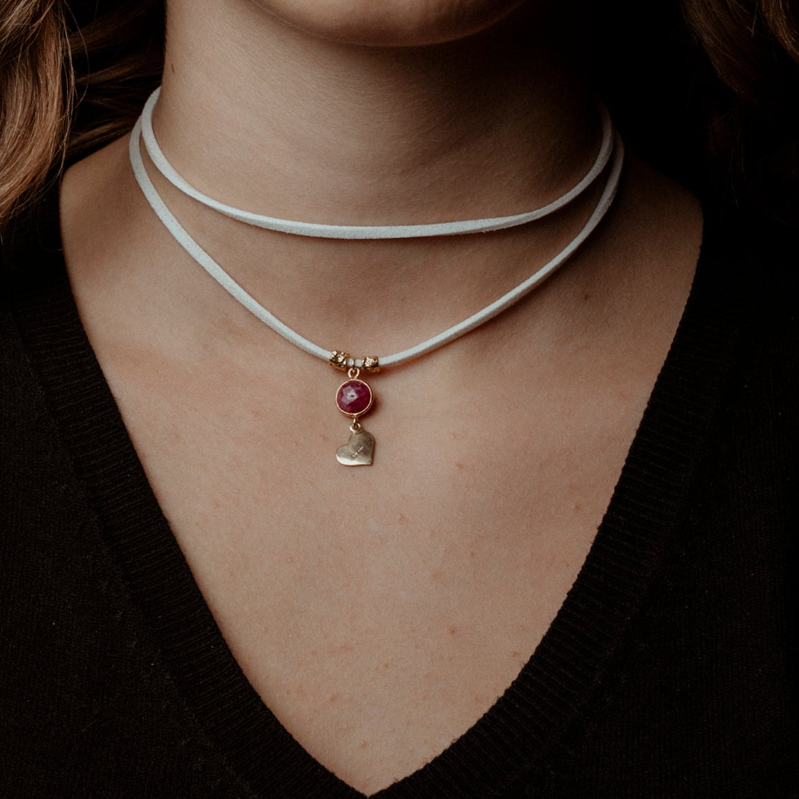 cordino bianco, radice di rubino e cuore