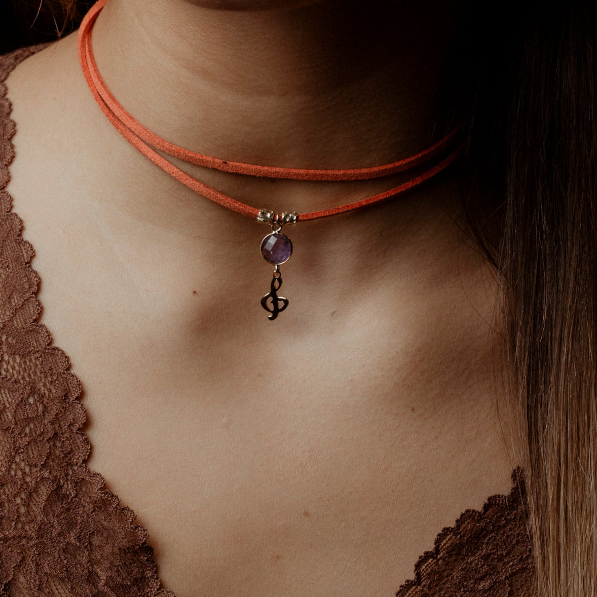 cordino arancione, ametista e chiave di violino