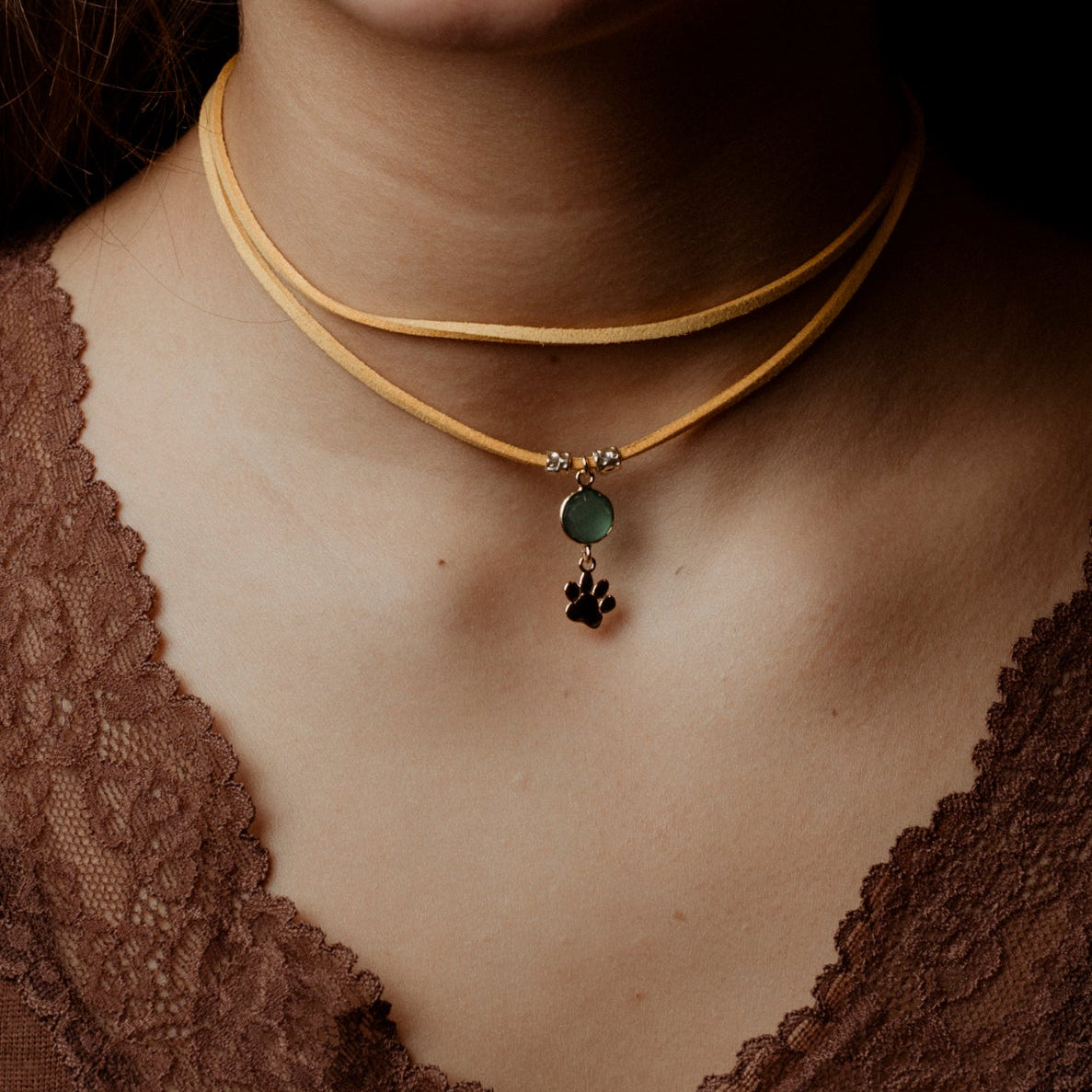 cordino giallo, calcedonio verde e zampetta