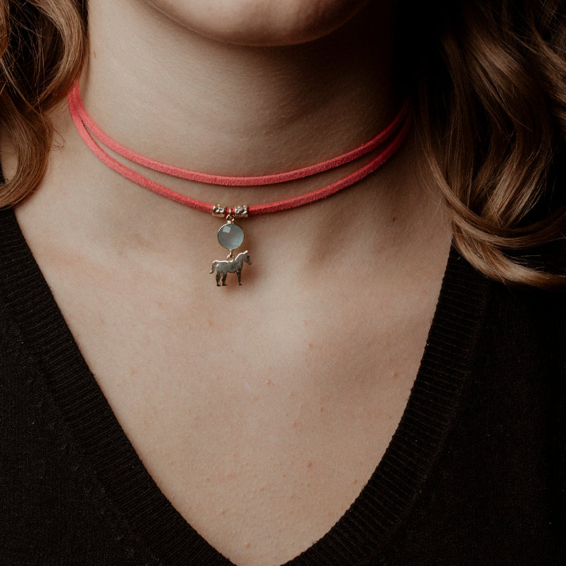 cordino rosa, calcedonio azzurro e cavallino