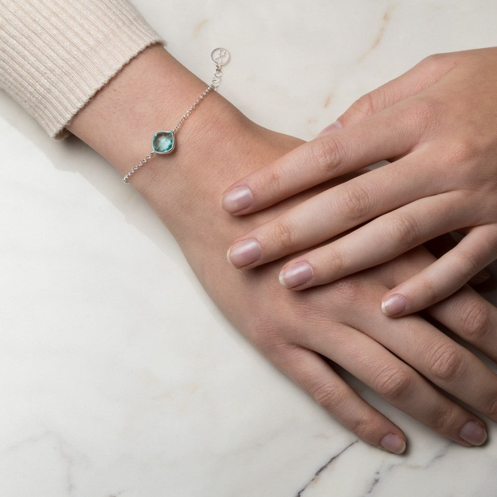 Bracciale in argento sterling 925 con granati naturali per donne Stile Bracciale in argento sterling 925 con granati naturali per donne Stile